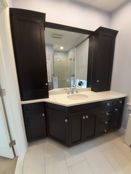 Walnut-vanity-in-expresso-finish