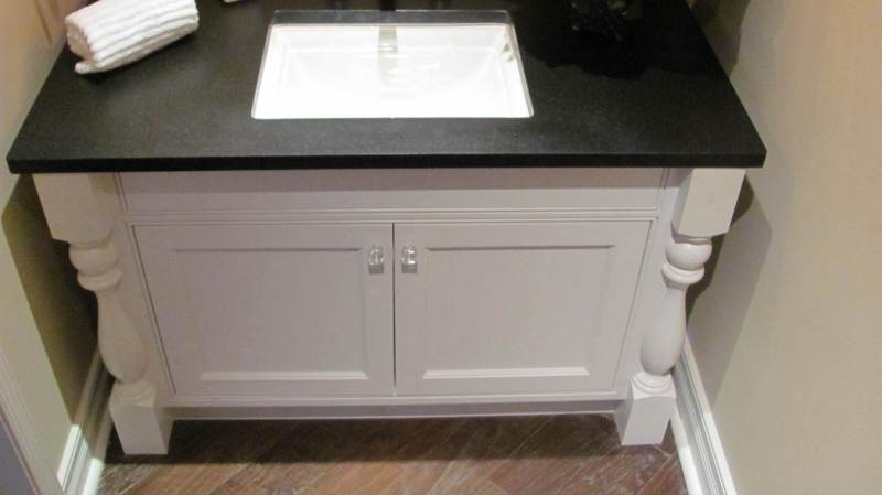 White-vanity-Philadelpha-condo